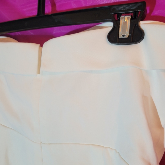 Upscale Pose White Button-Front Strapless Romper - Picture 7 of 7